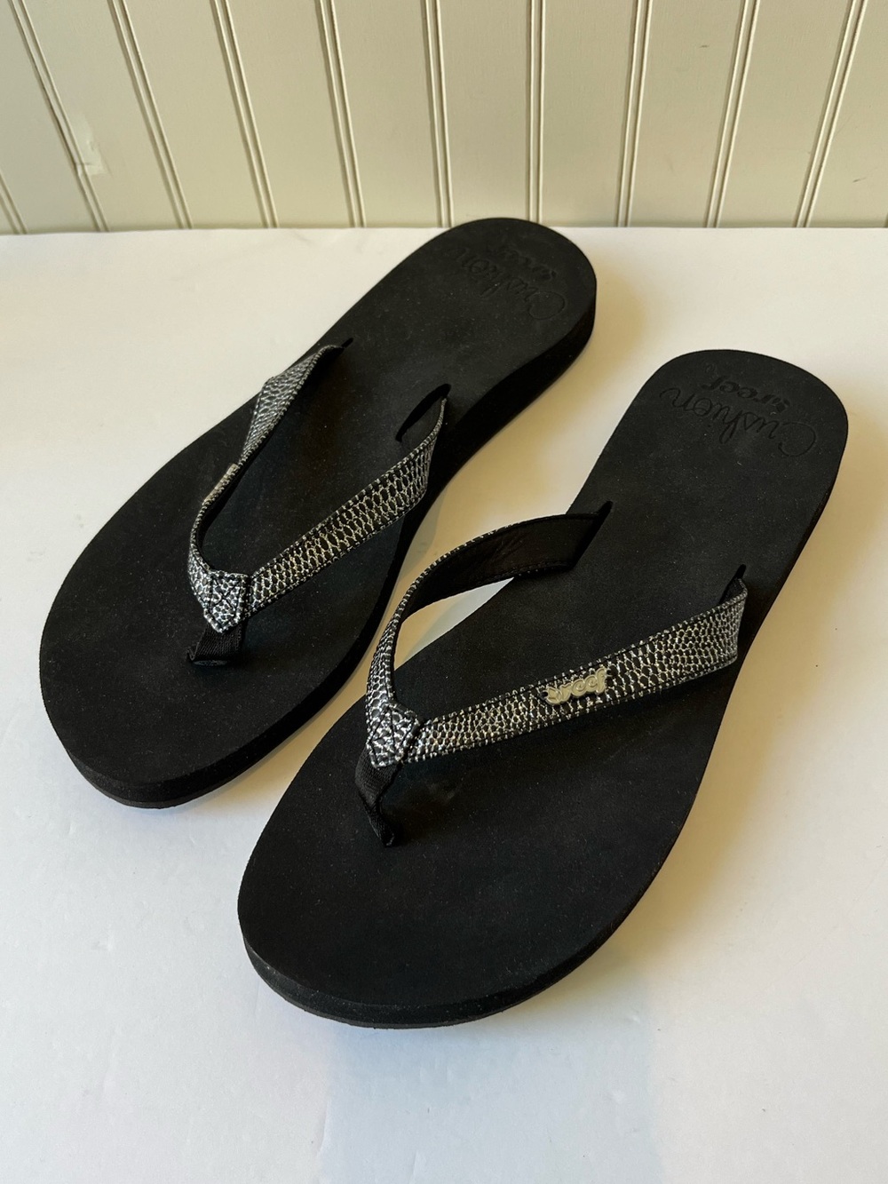 REEF STARGAZER FLIP FLOPS | BLACK & SILVER | SIZE: 10 | EUC